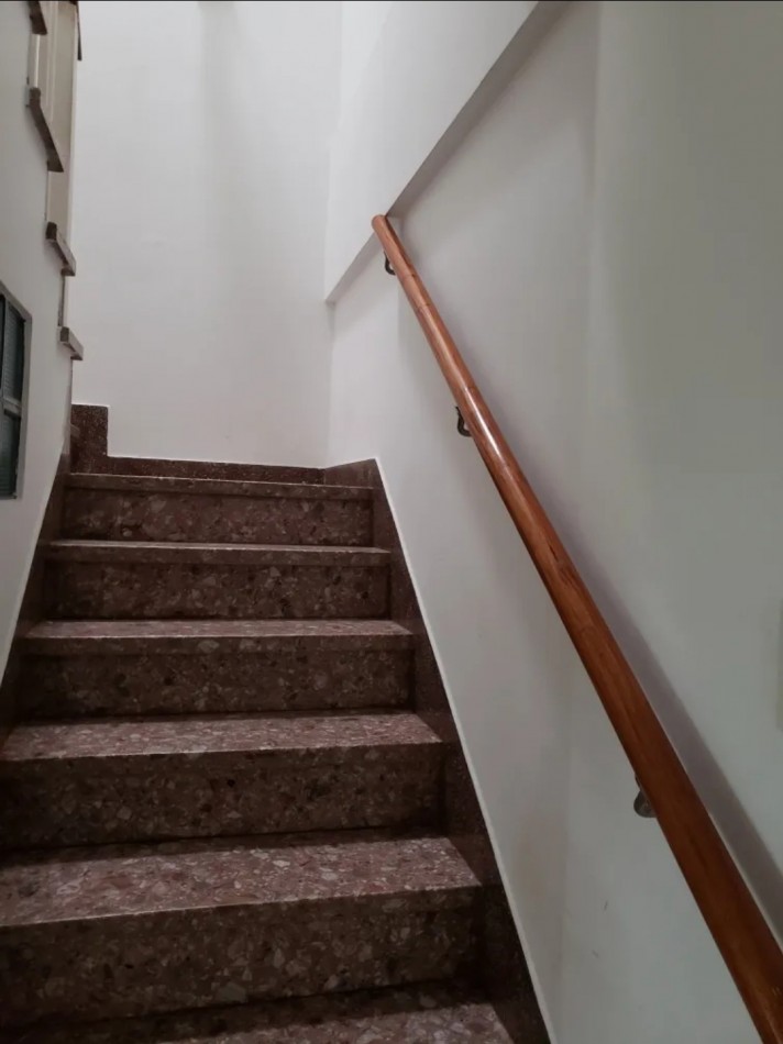 Casa 6 Ambientes C/Fondo y Pileta En Castelar Norte Apto Credito