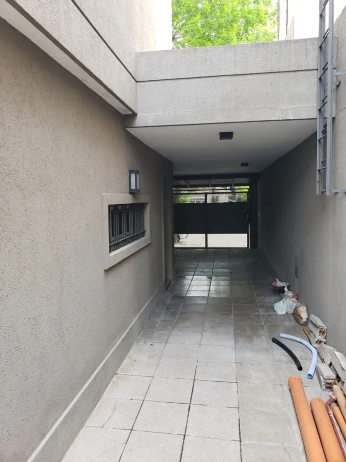 Casa 6 Ambientes C/Fondo y Pileta En Castelar Norte Apto Credito