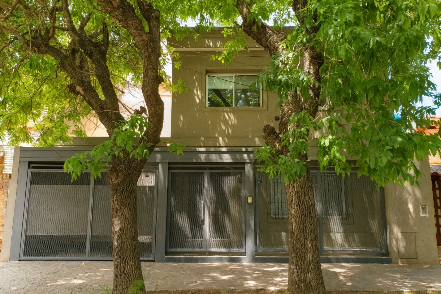 Casa 6 Ambientes C/Fondo y Pileta En Castelar Norte Apto Credito