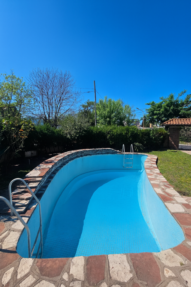 Chalet 6 Ambientes C/Fondo y Pileta En Castelar Norte