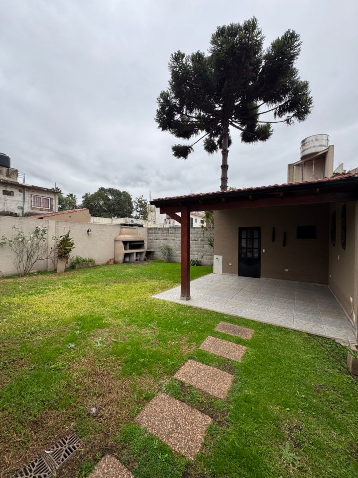 Chalet 5 Amb C/Cochera Y Fondo Libre En Ituzaingo Norte