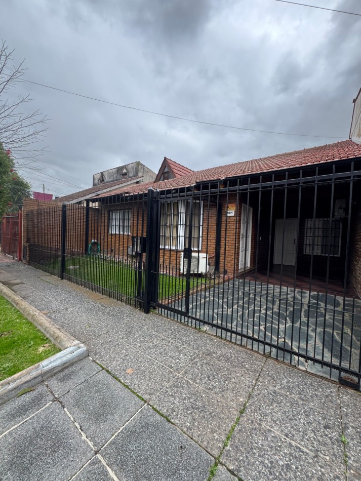 Chalet 5 Amb C/Cochera Y Fondo Libre En Ituzaingo Norte
