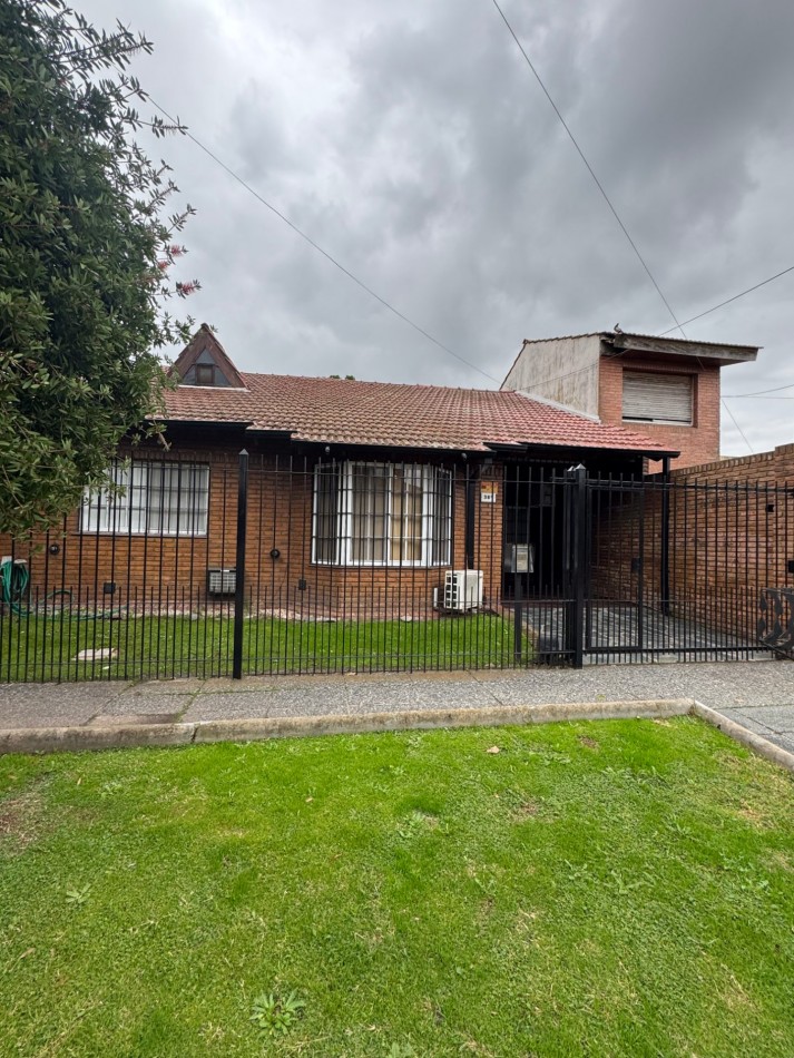 Chalet 5 Amb C/Cochera Y Fondo Libre En Ituzaingo Norte