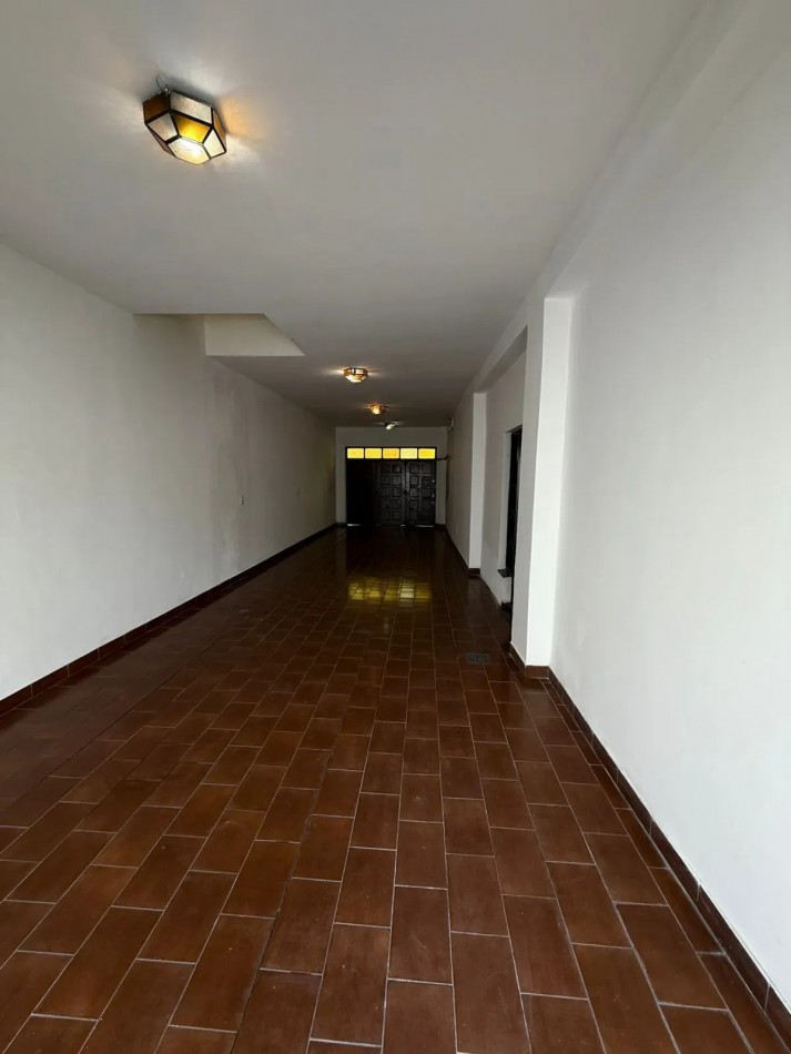 Casa 3 Ambientes con Cochera en Castelar Norte Apto Credito