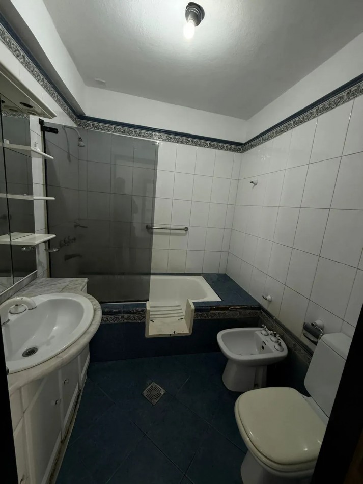 Casa 3 Ambientes con Cochera en Castelar Norte Apto Credito