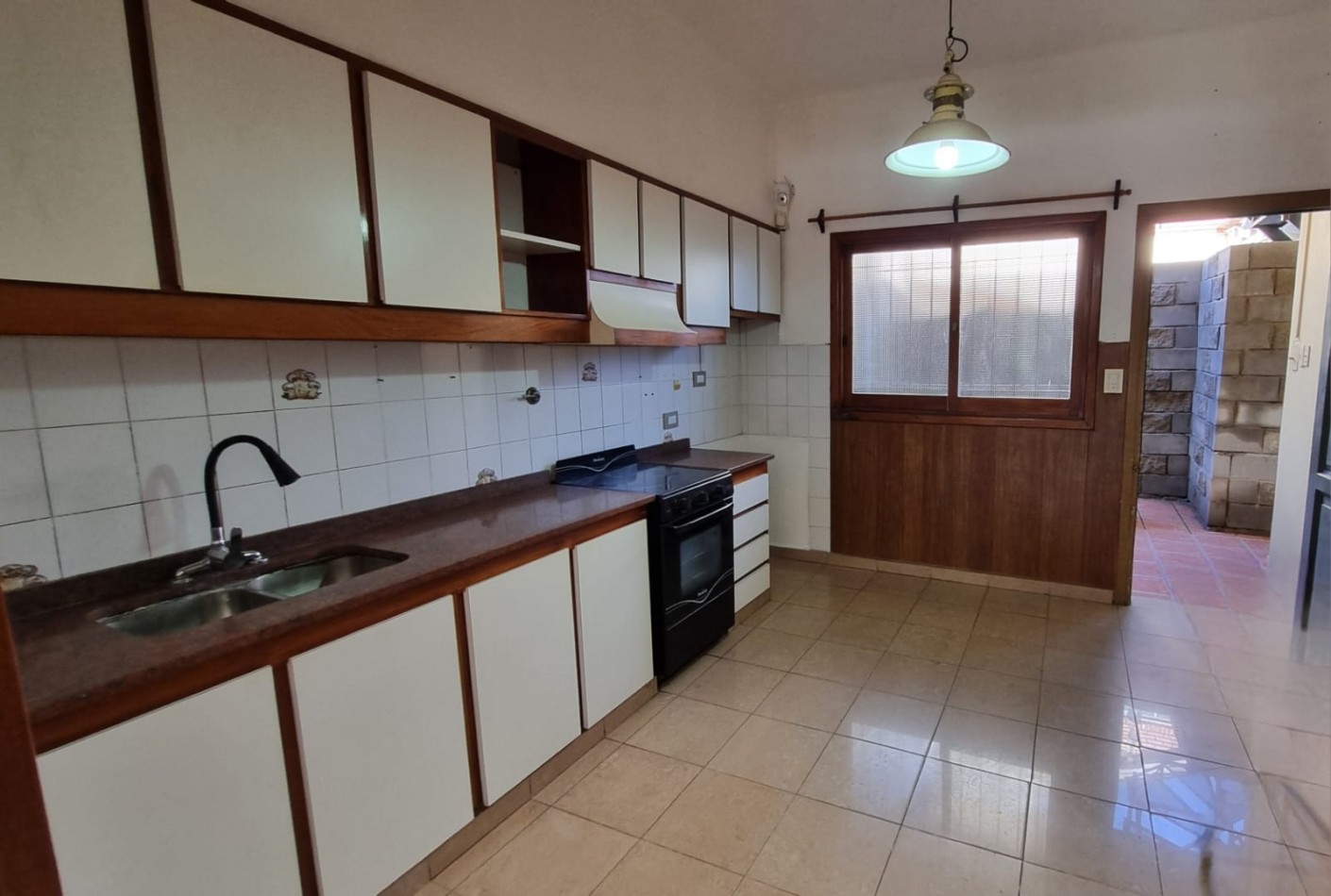Alquiler Casa 3 Amb C/Patio En Castelar Norte