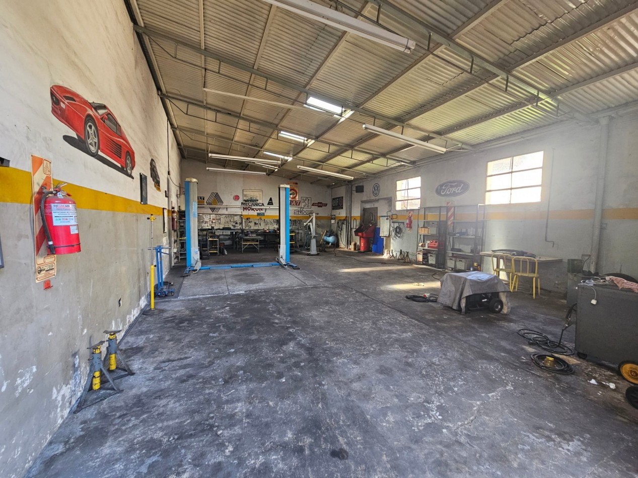 Casa + Galpon en Moron Zona Comercial
