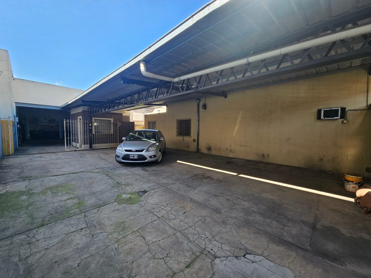 Casa + Galpon en Moron Zona Comercial