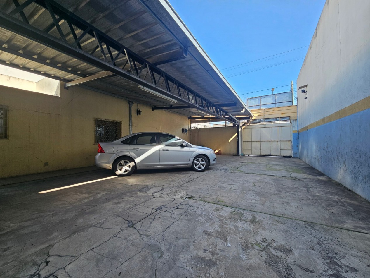 Casa + Galpon en Moron Zona Comercial