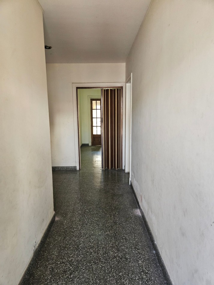 Casa + Galpon en Moron Zona Comercial