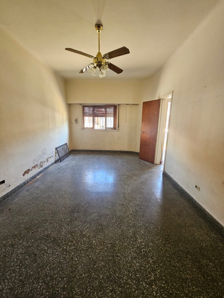Casa + Galpon en Moron Zona Comercial