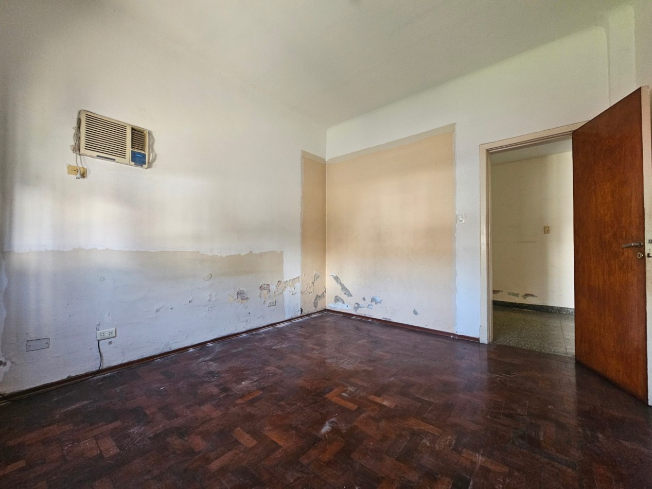 Casa + Galpon en Moron Zona Comercial