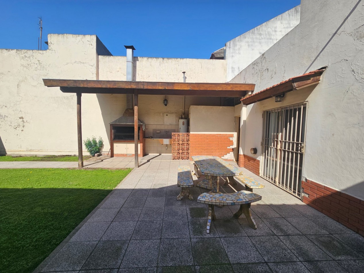 Casa + Galpon en Moron Zona Comercial