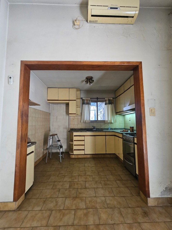 Casa + Galpon en Moron Zona Comercial