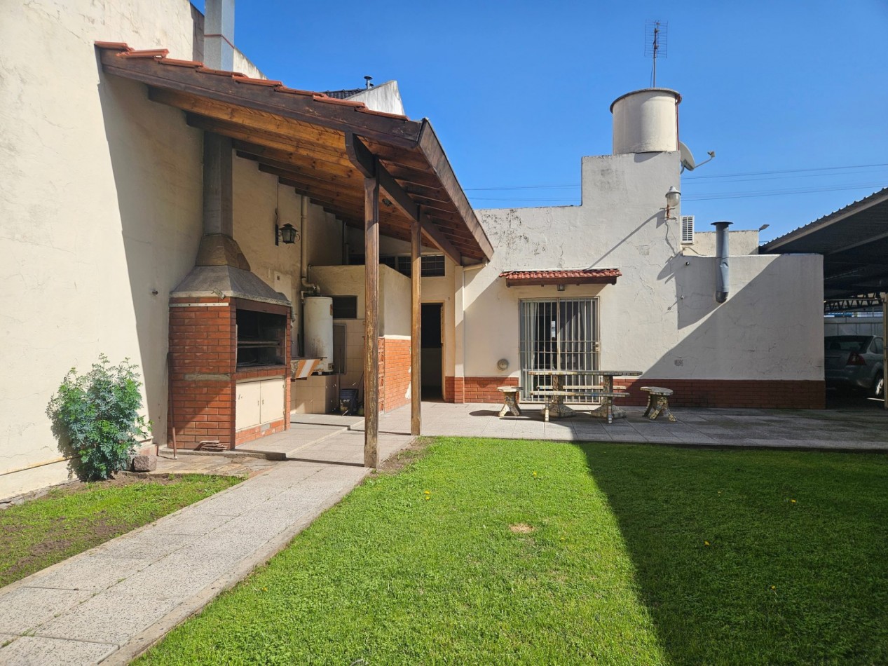 Casa + Galpon en Moron Zona Comercial