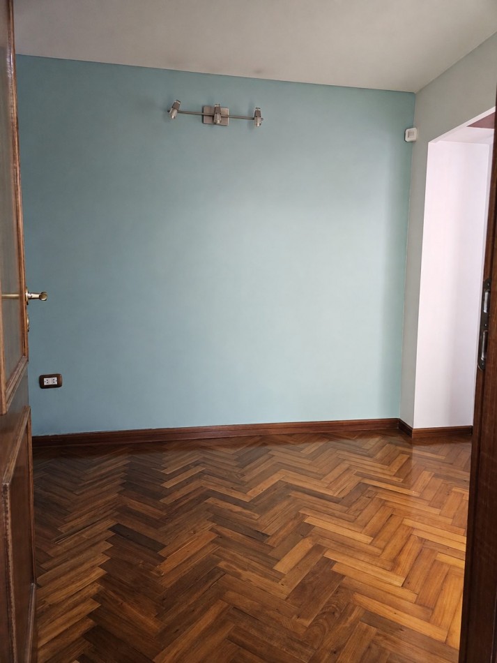 Piso de 5 Ambientes C/Cochera en el Centro de Castelar Norte