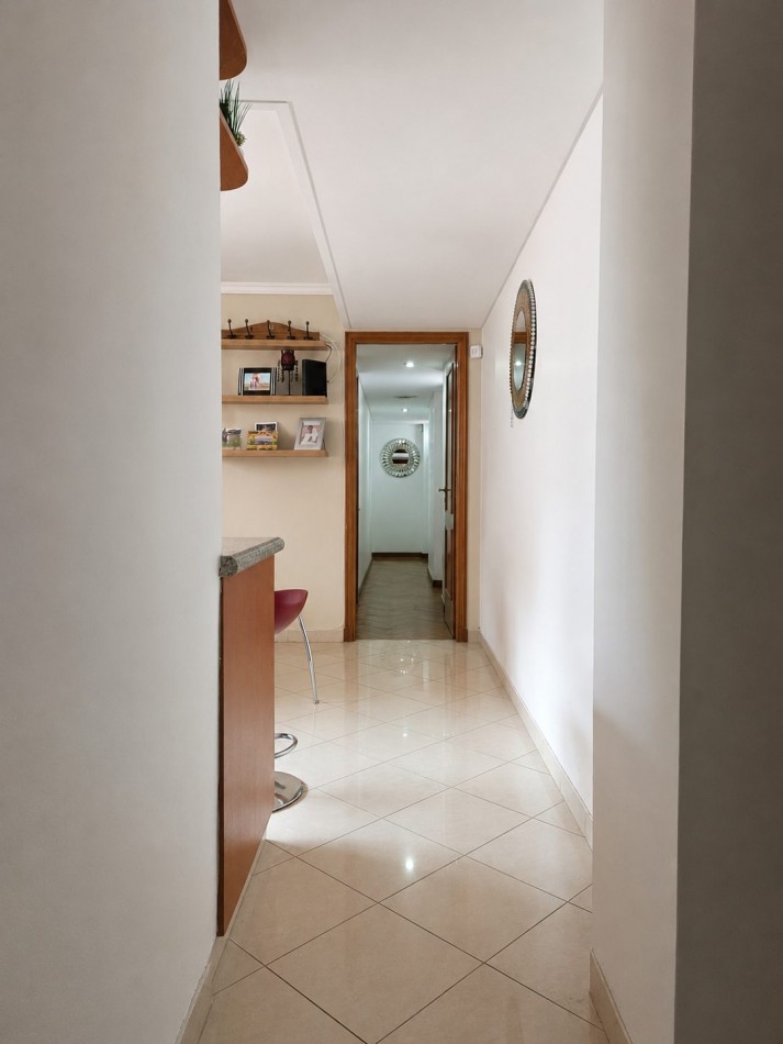 Piso de 5 Ambientes C/Cochera en el Centro de Castelar Norte