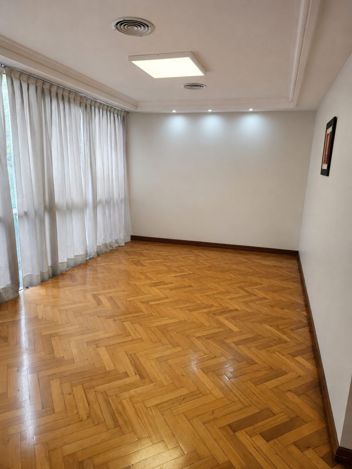 Piso de 5 Ambientes C/Cochera en el Centro de Castelar Norte