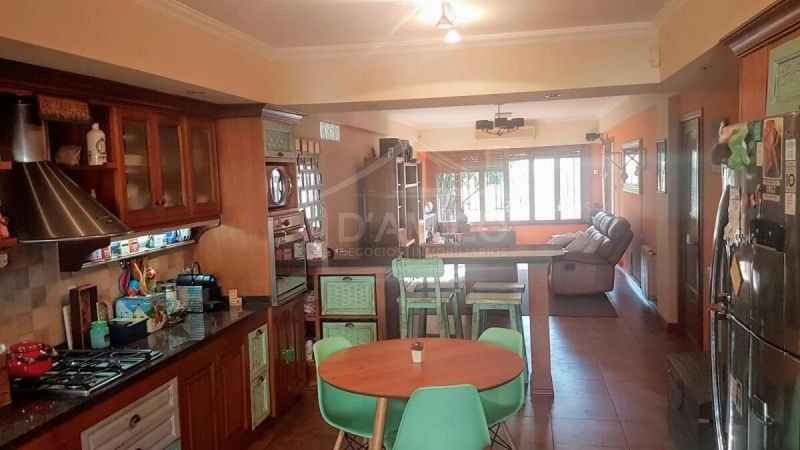 Venta de Casa 4 AMBIENTES en Castelar