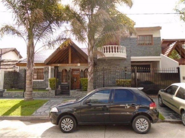 Foto Casa en Venta en Castelar, Buenos Aires - U$D 280.000 - pix47979757 - BienesOnLine