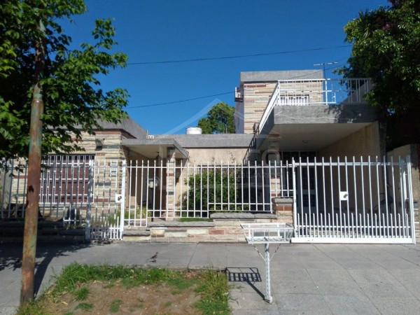 Venta de Casa 6 AMBIENTES en Castelar Norte