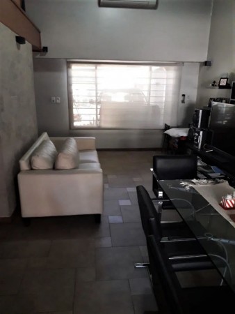 Venta de Casa 5 AMBIENTES en Castelar Sur