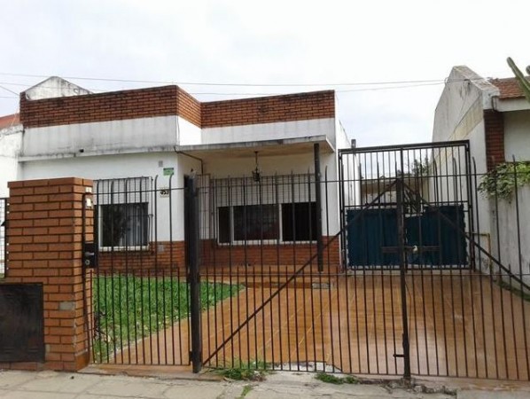Foto Casa en Venta en Haedo, Buenos Aires - U$D 155.000 - pix48287757 - BienesOnLine