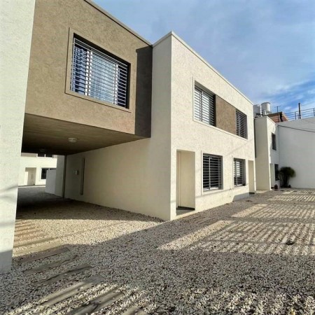 Venta de Duplex 3 AMBIENTES a Estrenar en Ituzaingo Norte