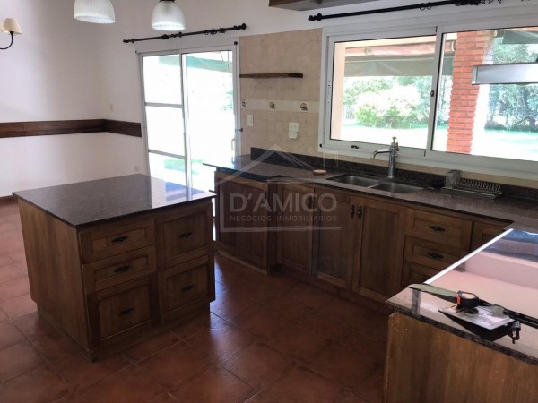 Venta de Casa 5 AMBIENTES en Barrio Cerrado Campos De Alvarez