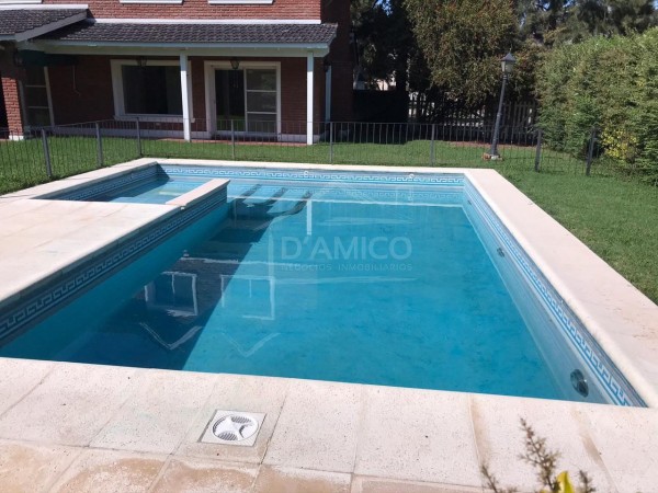 Venta de Casa 5 AMBIENTES en Barrio Cerrado Campos De Alvarez