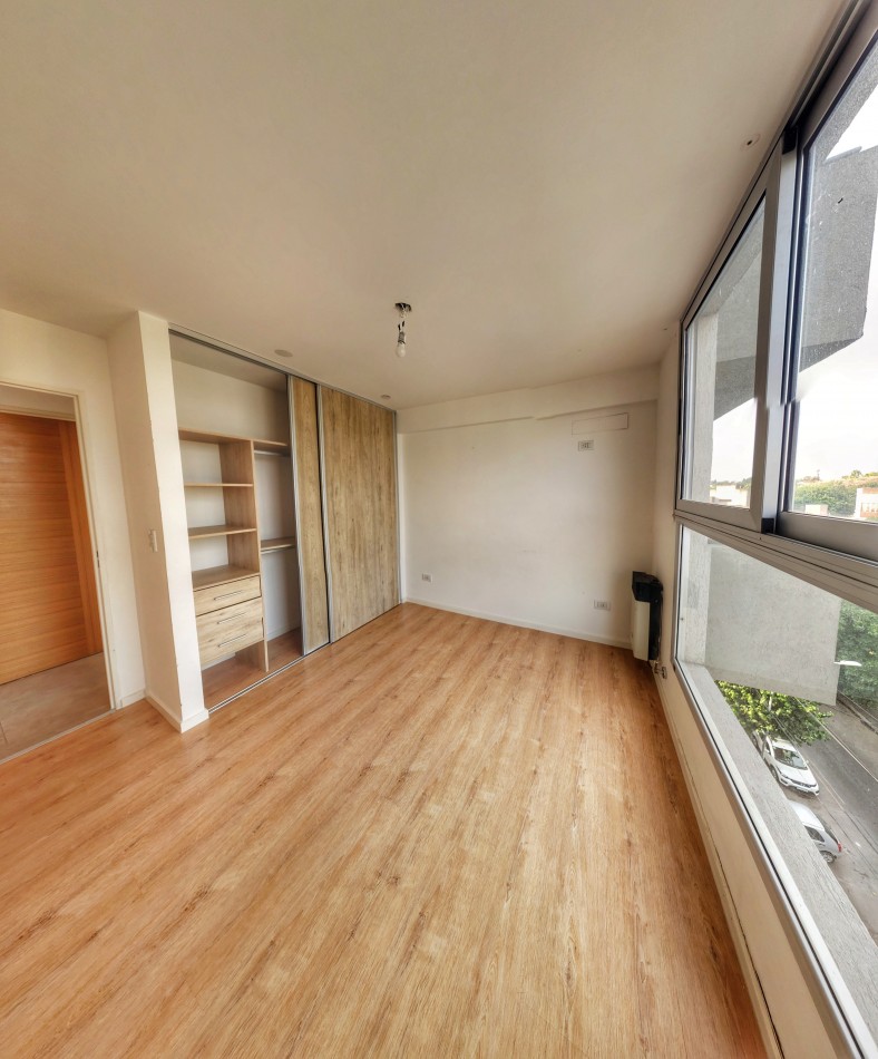 Depto 3 Ambientes Luminoso Con Doble Balcon En Moron Centro 