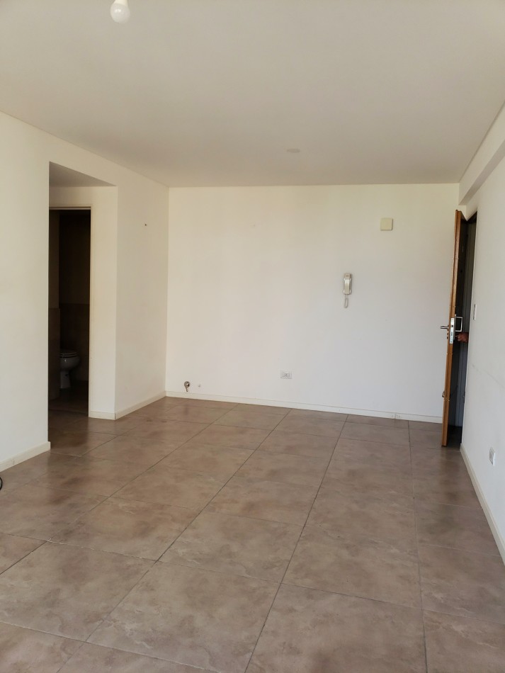Depto 3 Ambientes Luminoso Con Doble Balcon En Moron Centro 
