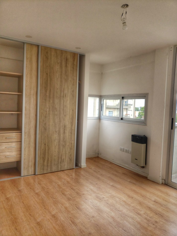 Depto 3 Ambientes Luminoso Con Doble Balcon En Moron Centro 