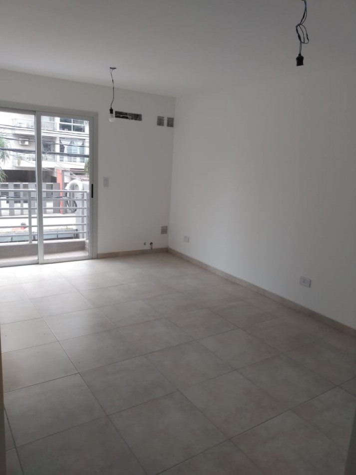 Alquiler Depto 2 Ambientes Con Balcon En Moron