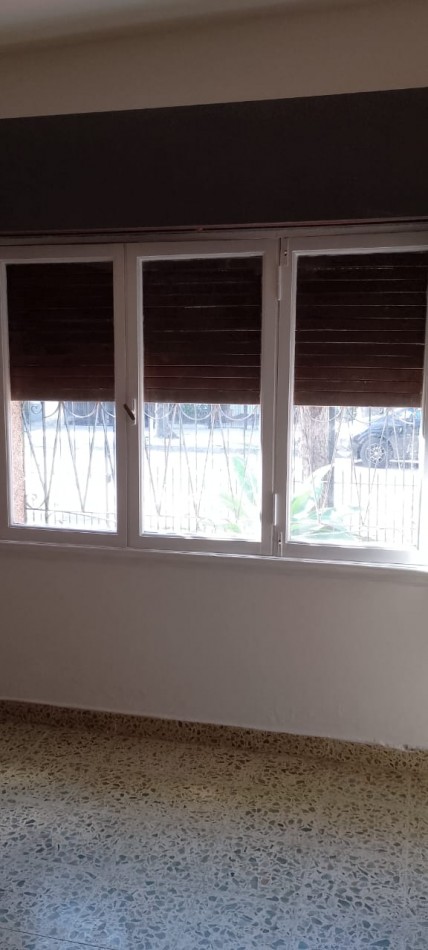 Alquiler Casa 3 Amb C/Cochera en Castelar Sur