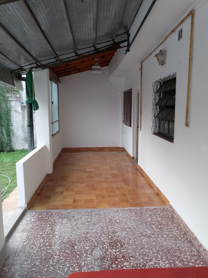 Alquiler Casa 3 Amb C/Cochera en Castelar Sur