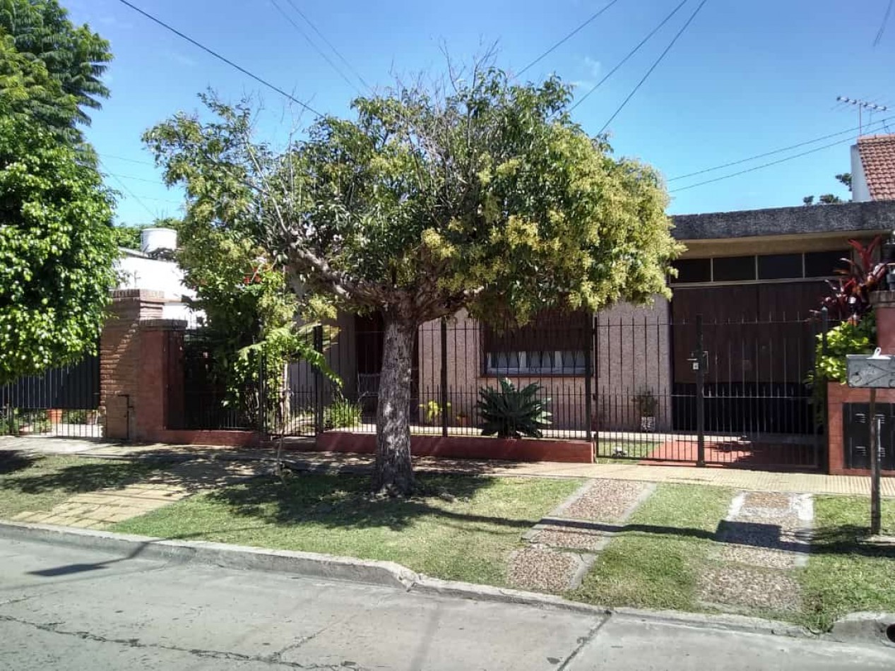 Alquiler Casa 3 Amb C/Cochera en Castelar Sur