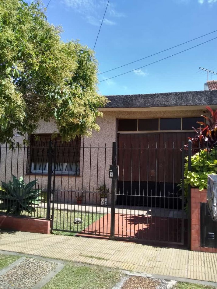 Alquiler Casa 3 Amb C/Cochera en Castelar Sur