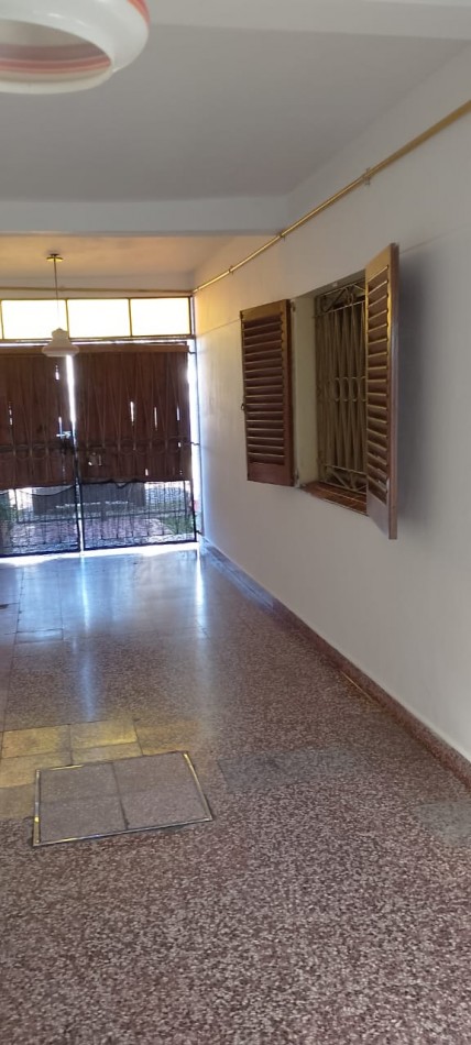 Alquiler Casa 3 Amb C/Cochera en Castelar Sur