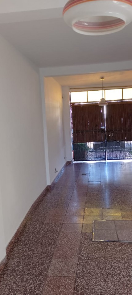 Alquiler Casa 3 Amb C/Cochera en Castelar Sur