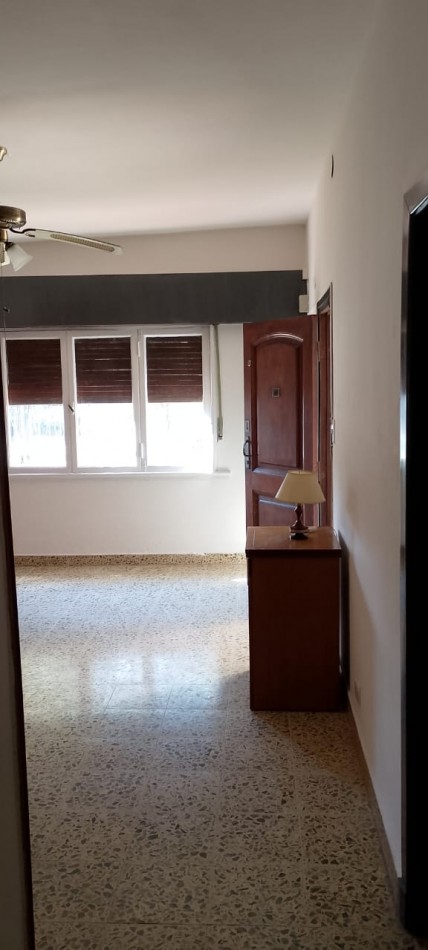Alquiler Casa 3 Amb C/Cochera en Castelar Sur