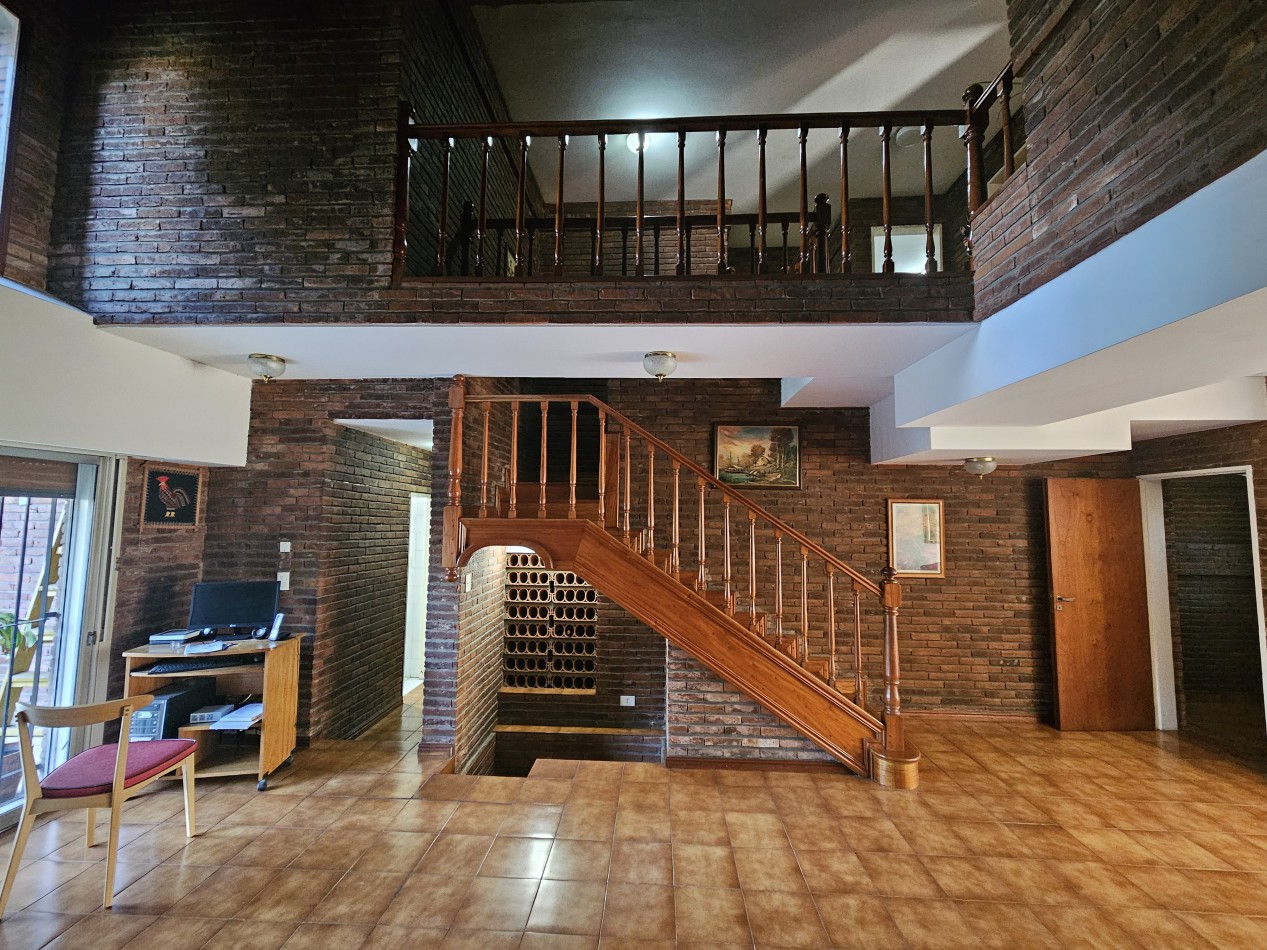 Chalet 4 Amb en Zona Residencial Castelar Norte Apto Credito