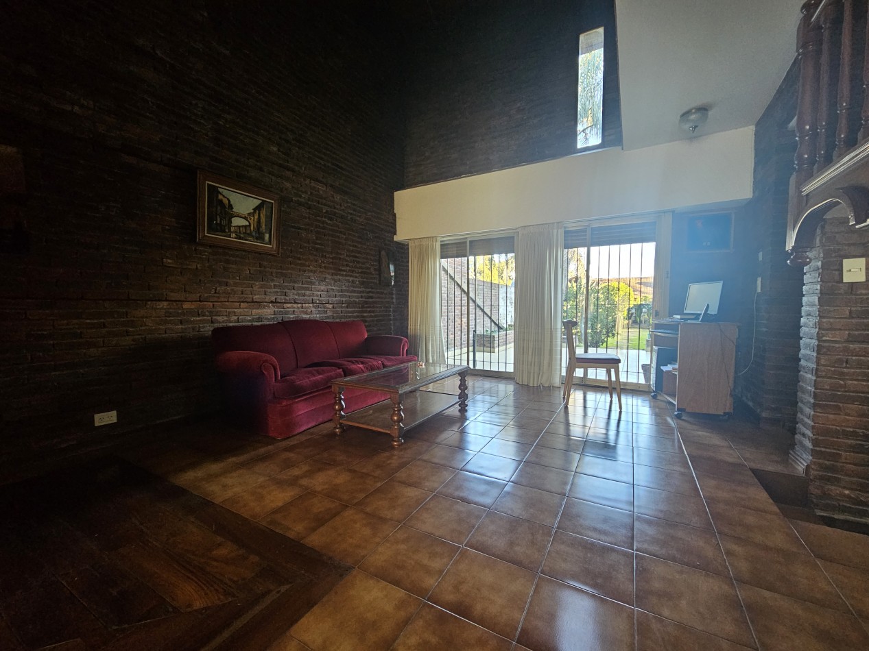 Chalet 4 Amb en Zona Residencial Castelar Norte Apto Credito
