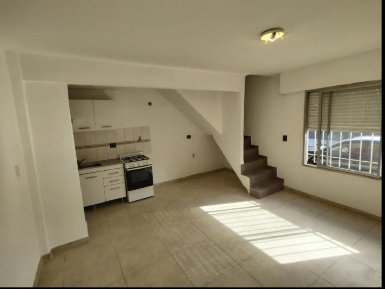 Duplex 3 Amb Al Frente C/Cochera en Castelar Sur Apto Credito