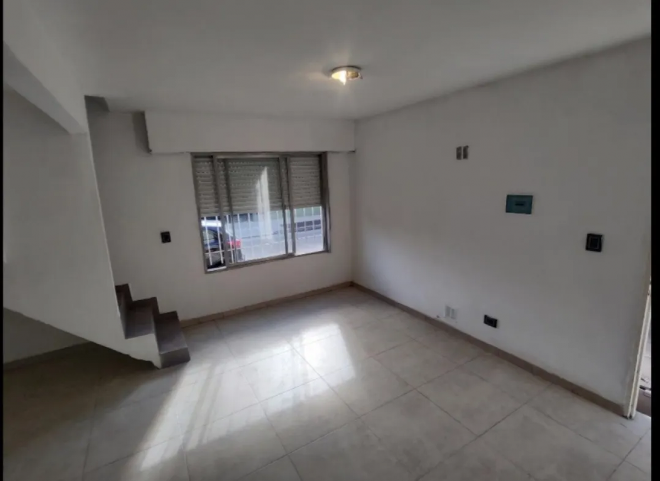 Duplex 3 Amb Al Frente C/Cochera en Castelar Sur Apto Credito