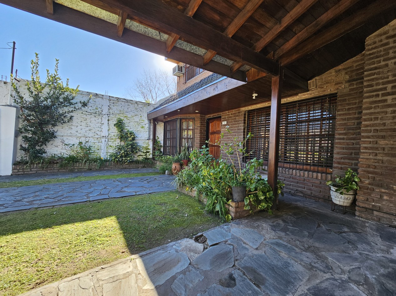 Chalet 4 Amb C/Parque y Piscina En Ituzaingo Norte