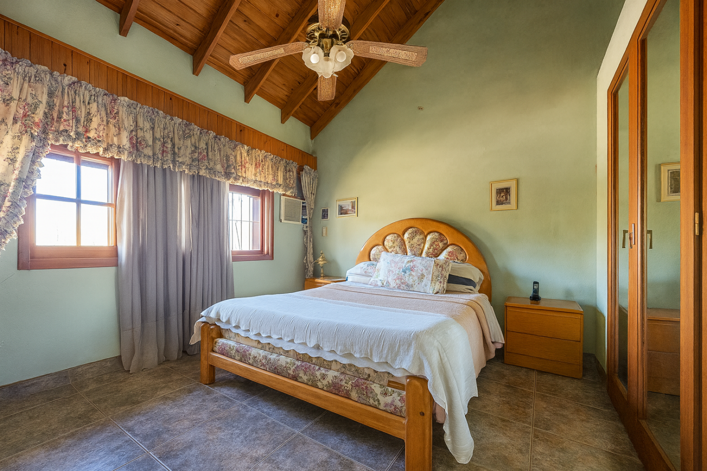Chalet 4 Amb C/Parque y Piscina En Ituzaingo Norte