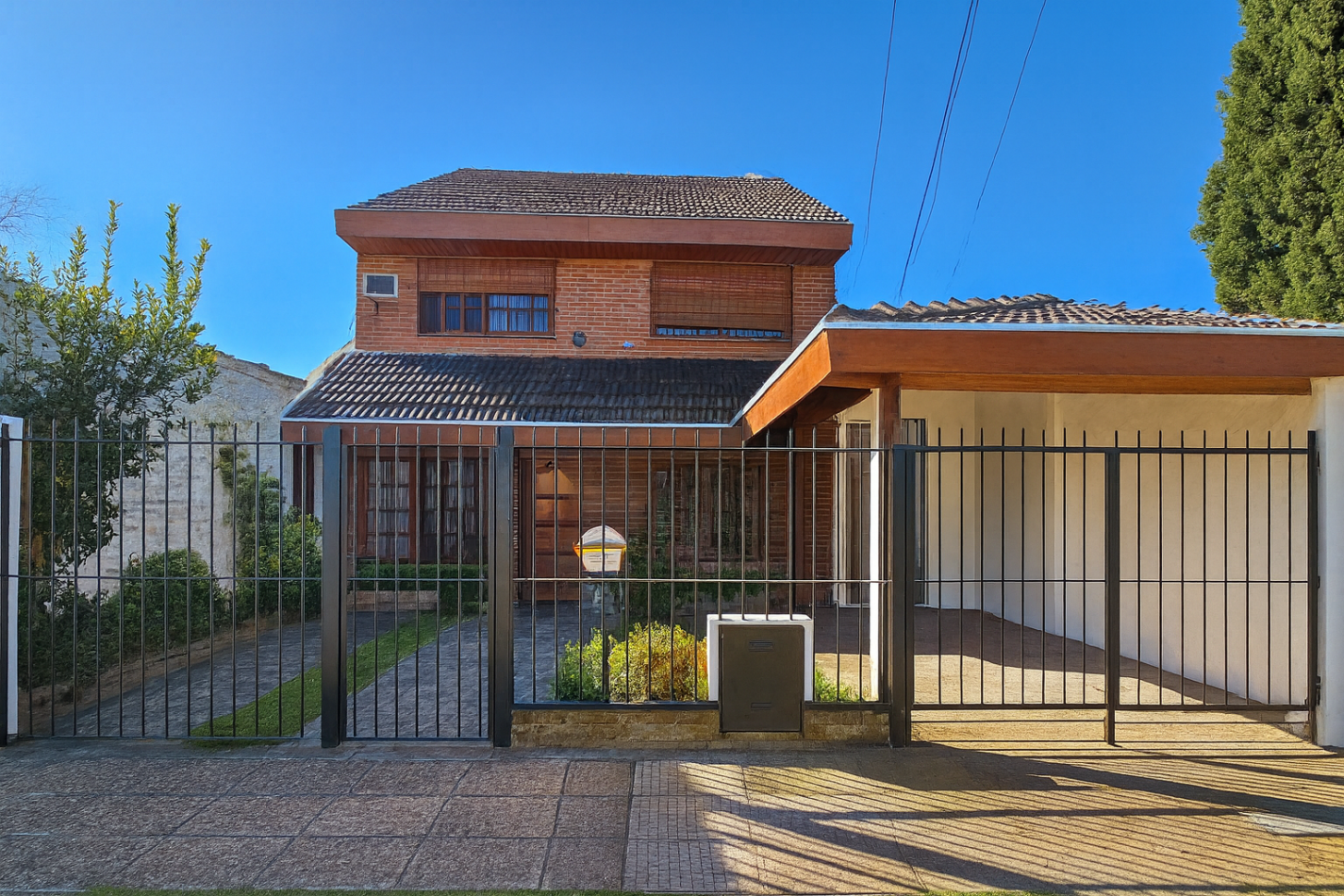 Chalet 4 Amb C/Parque y Piscina En Ituzaingo Norte