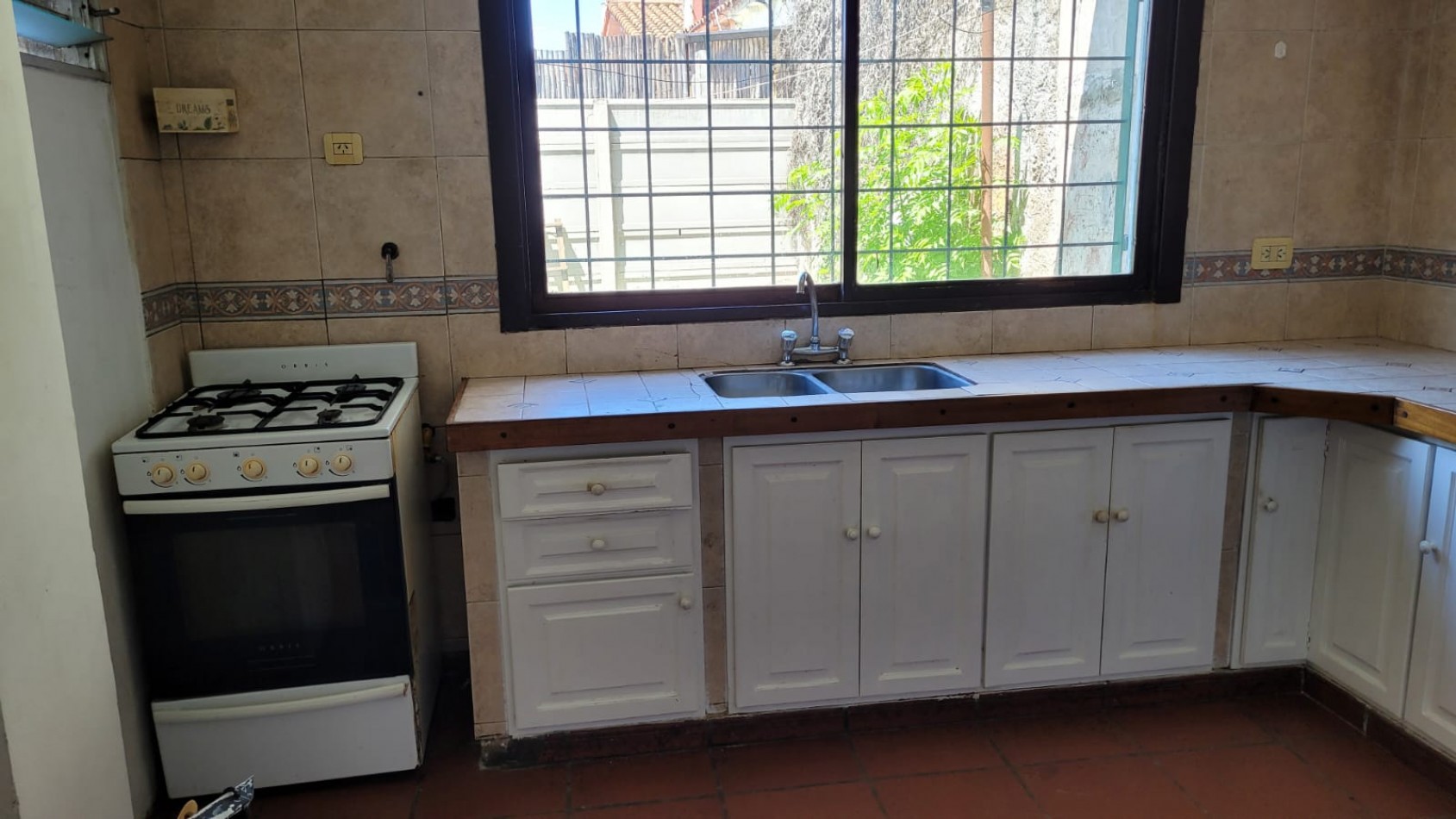 Alquiler Casa 6 Ambientes C/Fondo y Cochera En Castelar Norte