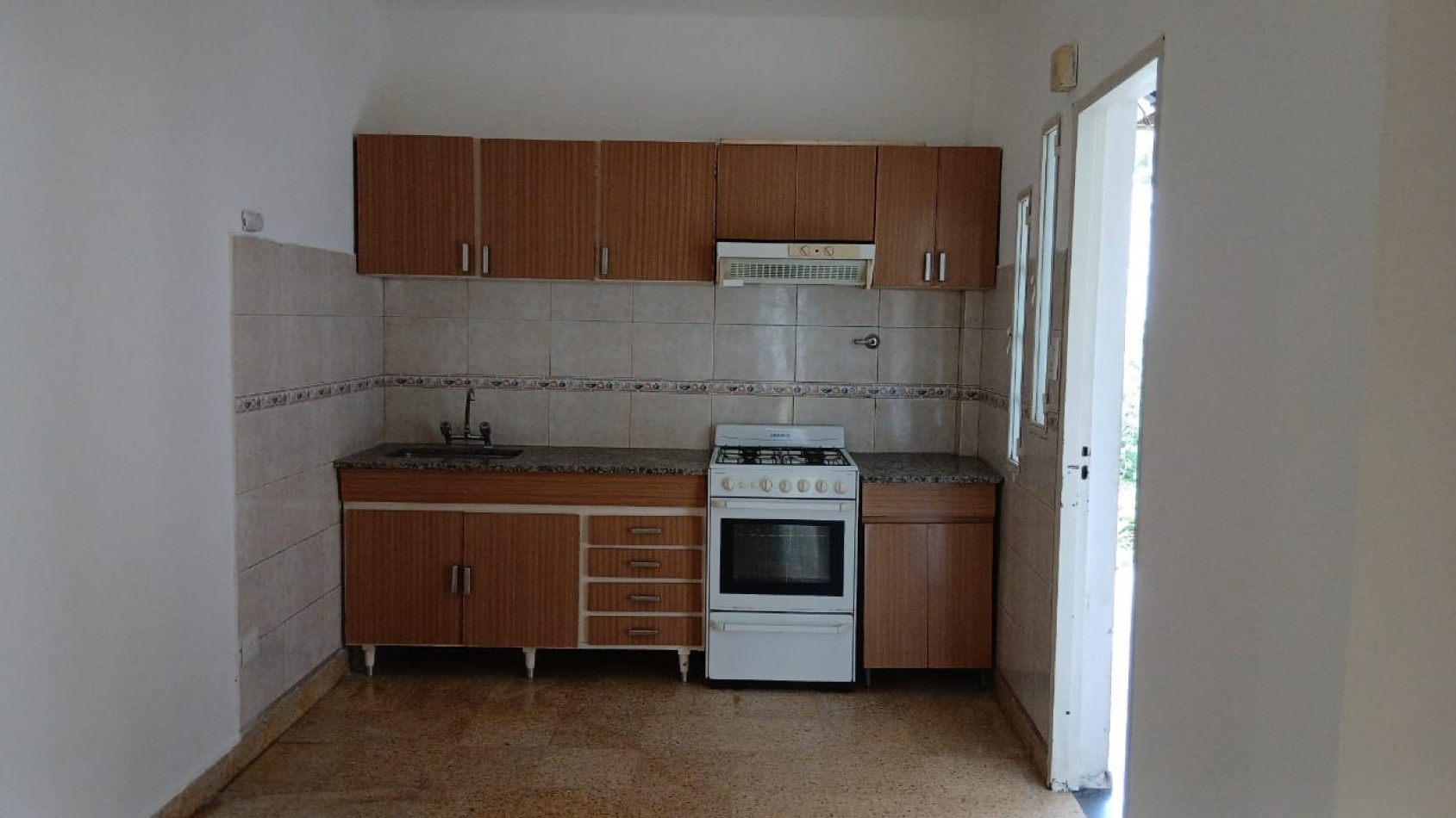 Casa 4 Ambientes C/Cochera y Fondo En Moron Sur Apto Credito